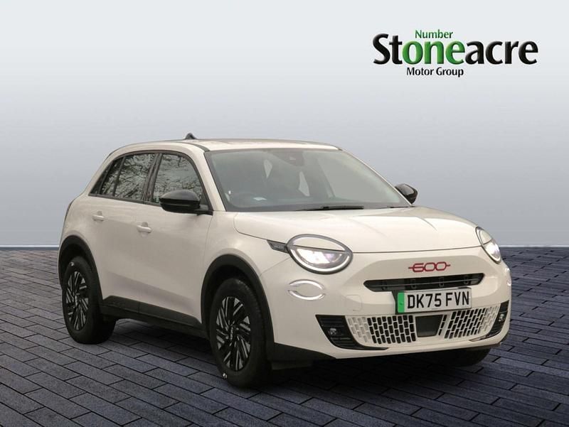 New Fiat 600E Red 113 kW (154 HP) 2025 White Hatchback