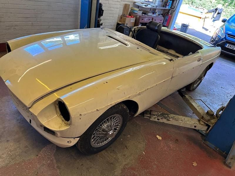White Used 1965 MG B Cabriolet | £4,995 - Image 1/4