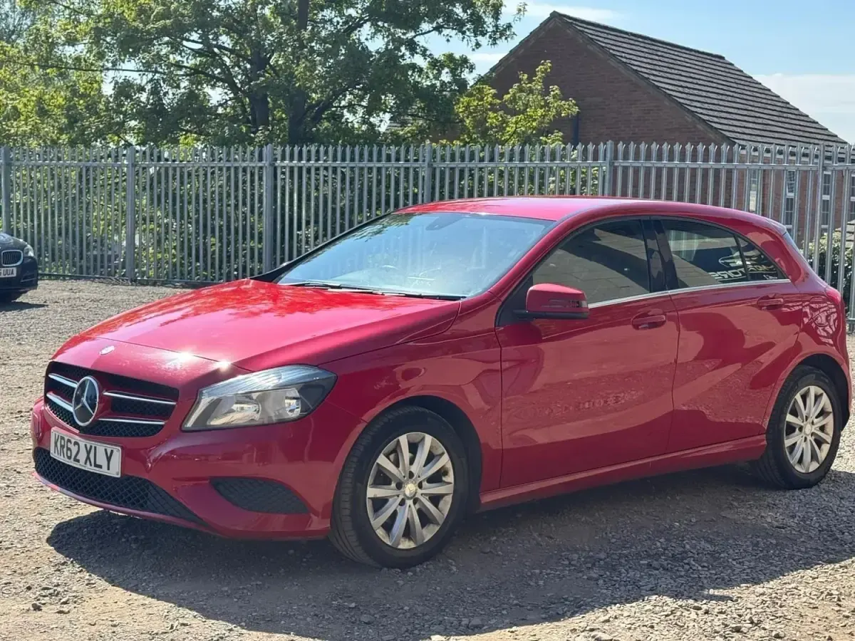 Used Mercedes A180 SE 2013 Red Hatchback