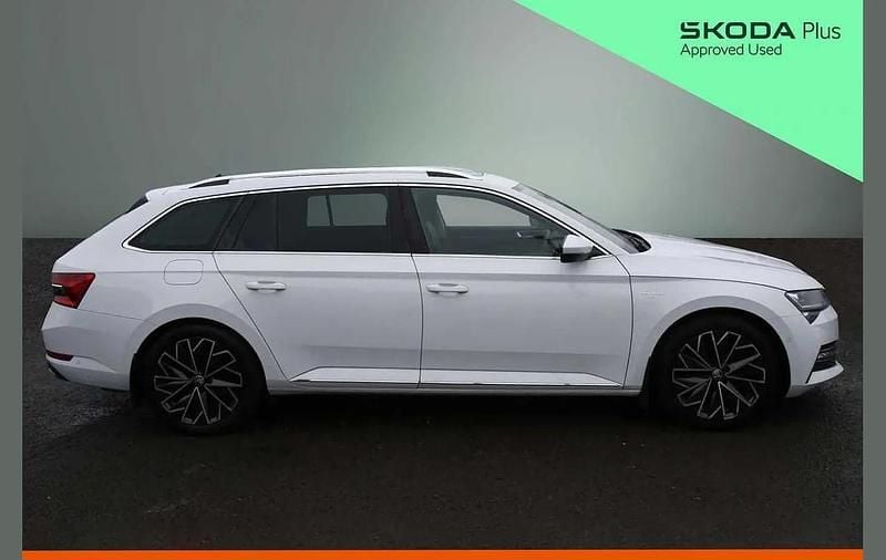 Used Skoda Superb LAURIN & KLEMENT 187 HP (137 kW) 2022 Moon white metallic Estate