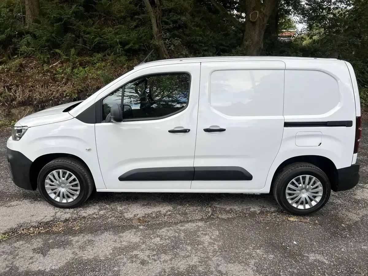 Used Citroën Berlingo 2019 White MPV
