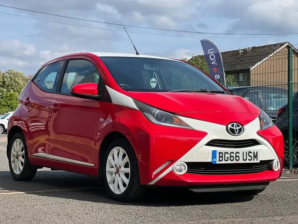 Used Toyota Aygo x-press 69 HP (50 kW) 2016 Hatchback
