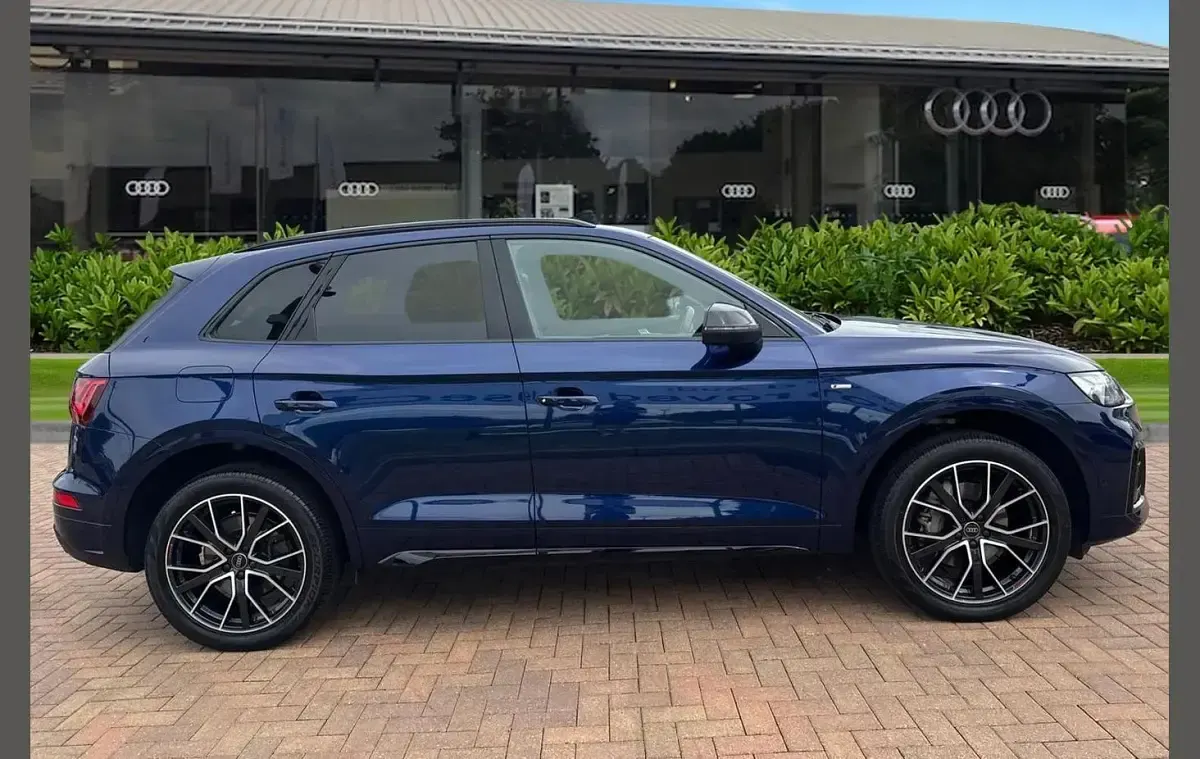 Used Audi Q5 Black Edition 204 HP (150 kW) 2024 Blue SUV