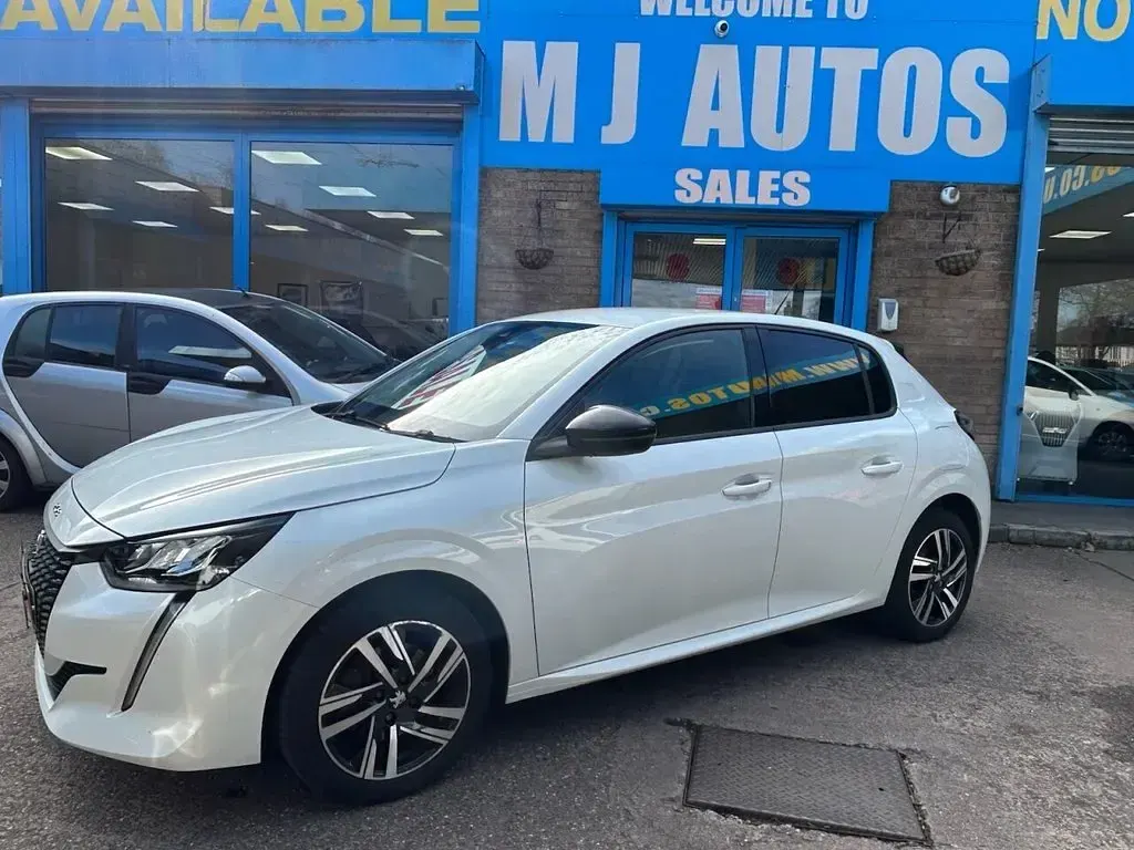 Used Peugeot 208 Allure Premium 100 HP (73 kW) 2022 White Hatchback
