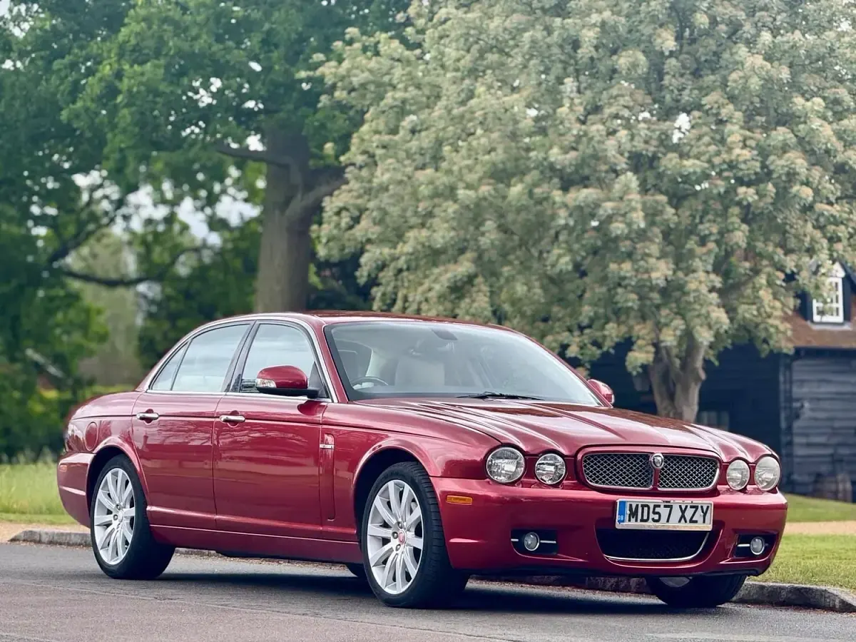 Used Jaguar XJ Executive 240 HP (176 kW) 2007 Red Sedan