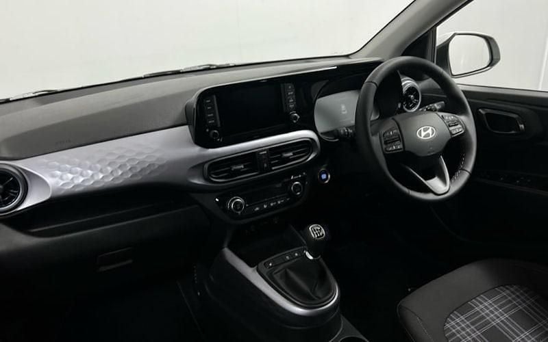 New Hyundai i10 Advanced 63 HP (46 kW) 2025 White Hatchback