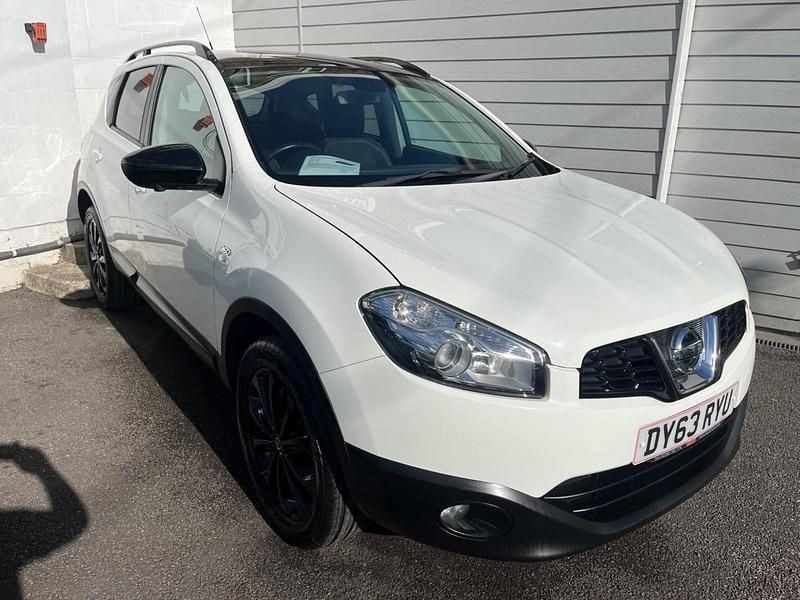 White Used 2013 Nissan Qashqai 360º SUV | £4,990 (A bit pricey) - Image 1/4