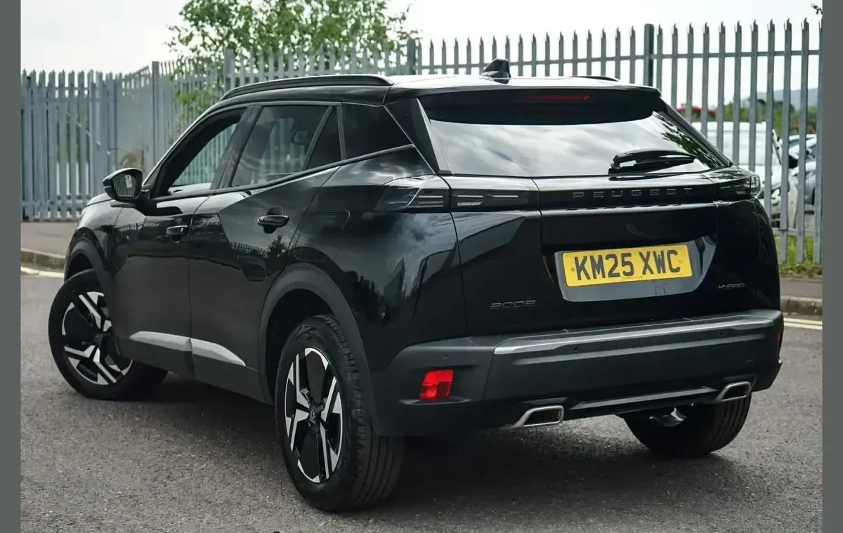Second-hand Peugeot 2008 Allure 135 CP (99 kW) 2025 Negru SUV