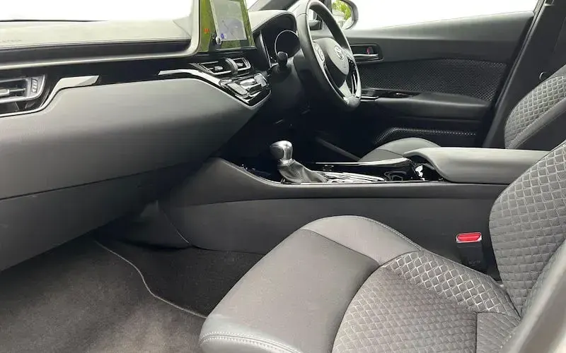 Used Toyota C-HR Design 122 HP (89 kW) 2022 White SUV