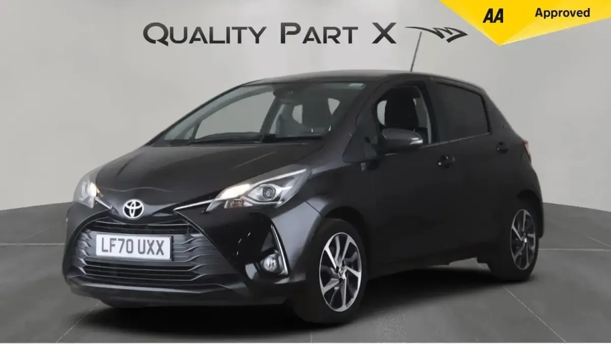 Begagnad Toyota Yaris 2020 Svart Halvkombi