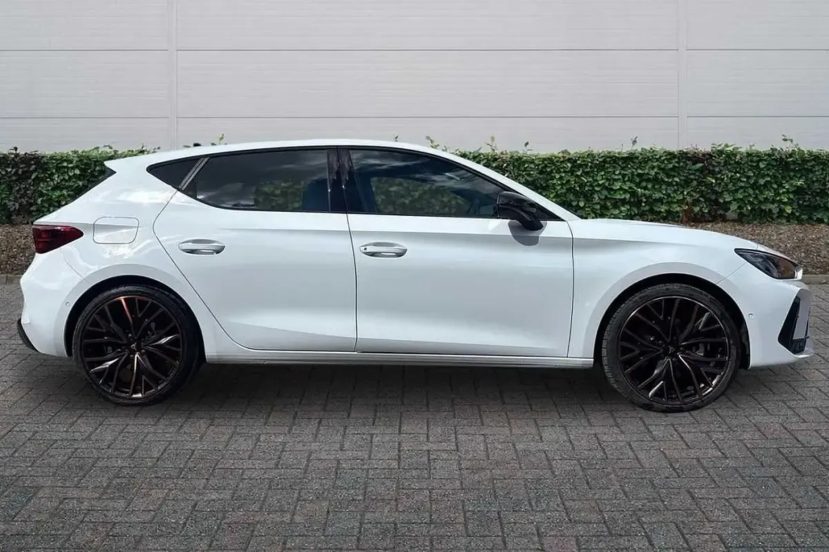 Used Cupra Leon 2026 Glacial white Hatchback
