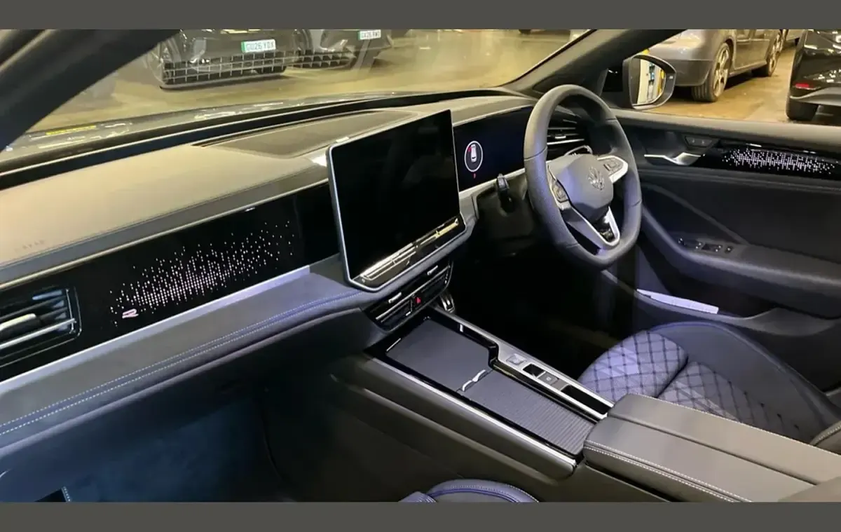 Novo VW Passat R-line 147 HP (108 kW) 2026 Cinzento Carrinha