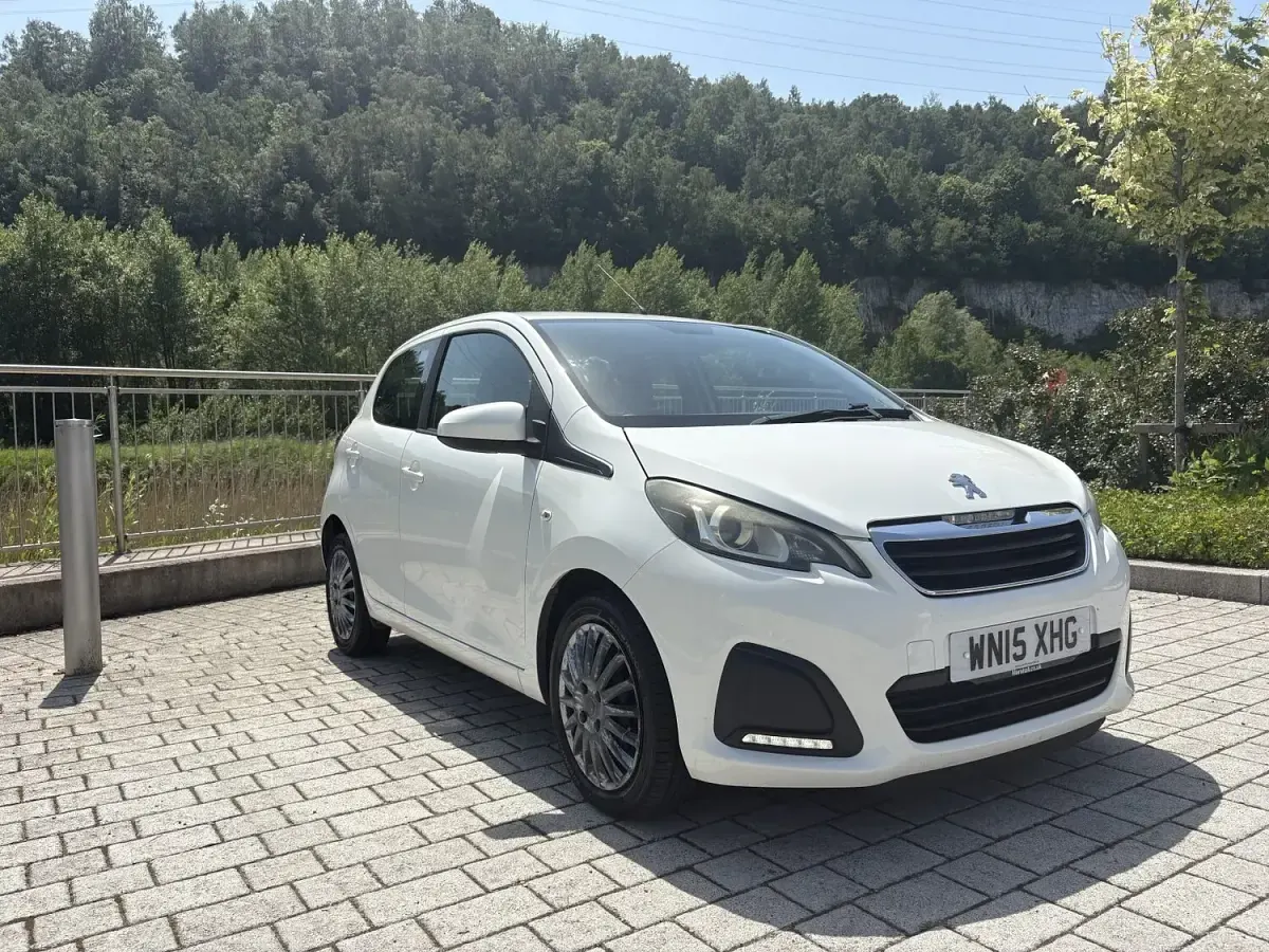 Used Peugeot 108 Active 68 HP (50 kW) 2015 White Hatchback