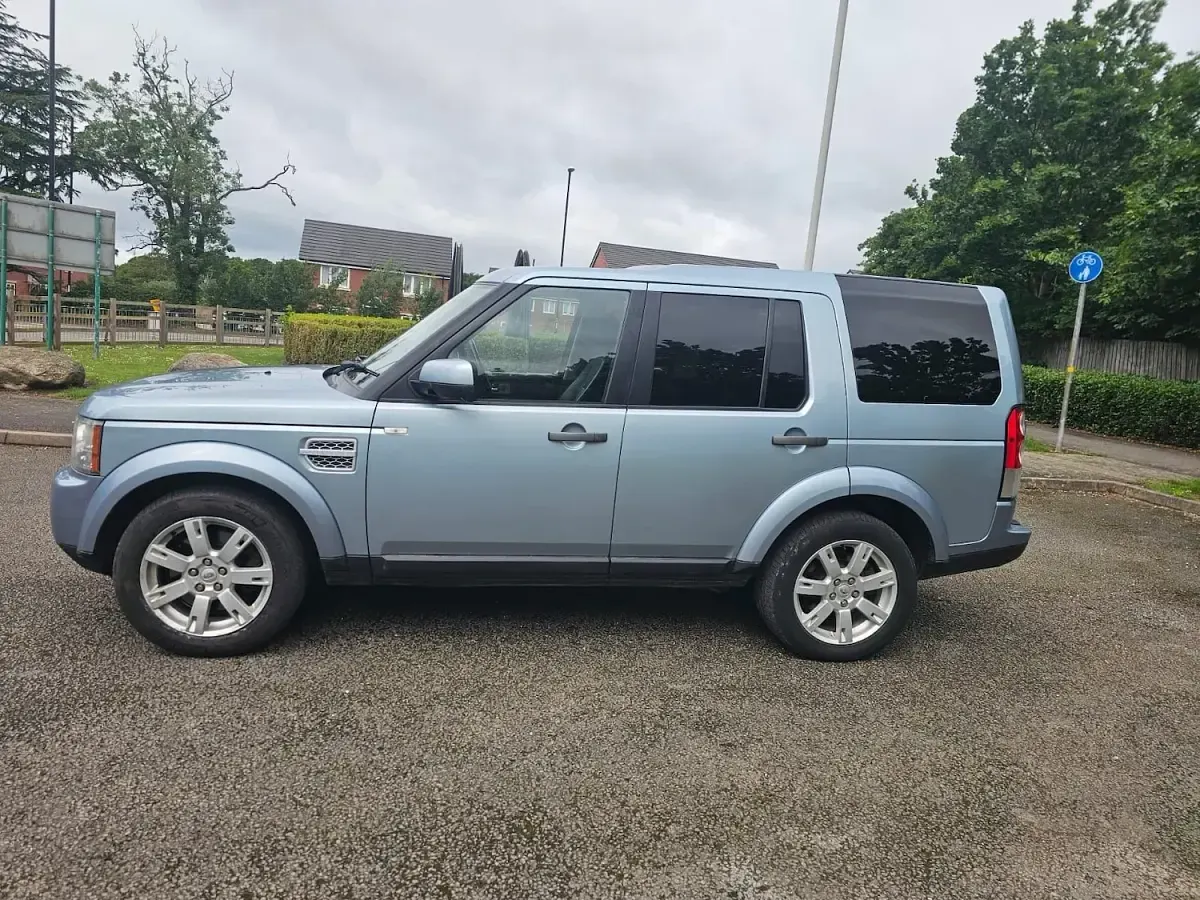 Used Land Rover Discovery 241 HP (177 kW) 2011 Silver SUV