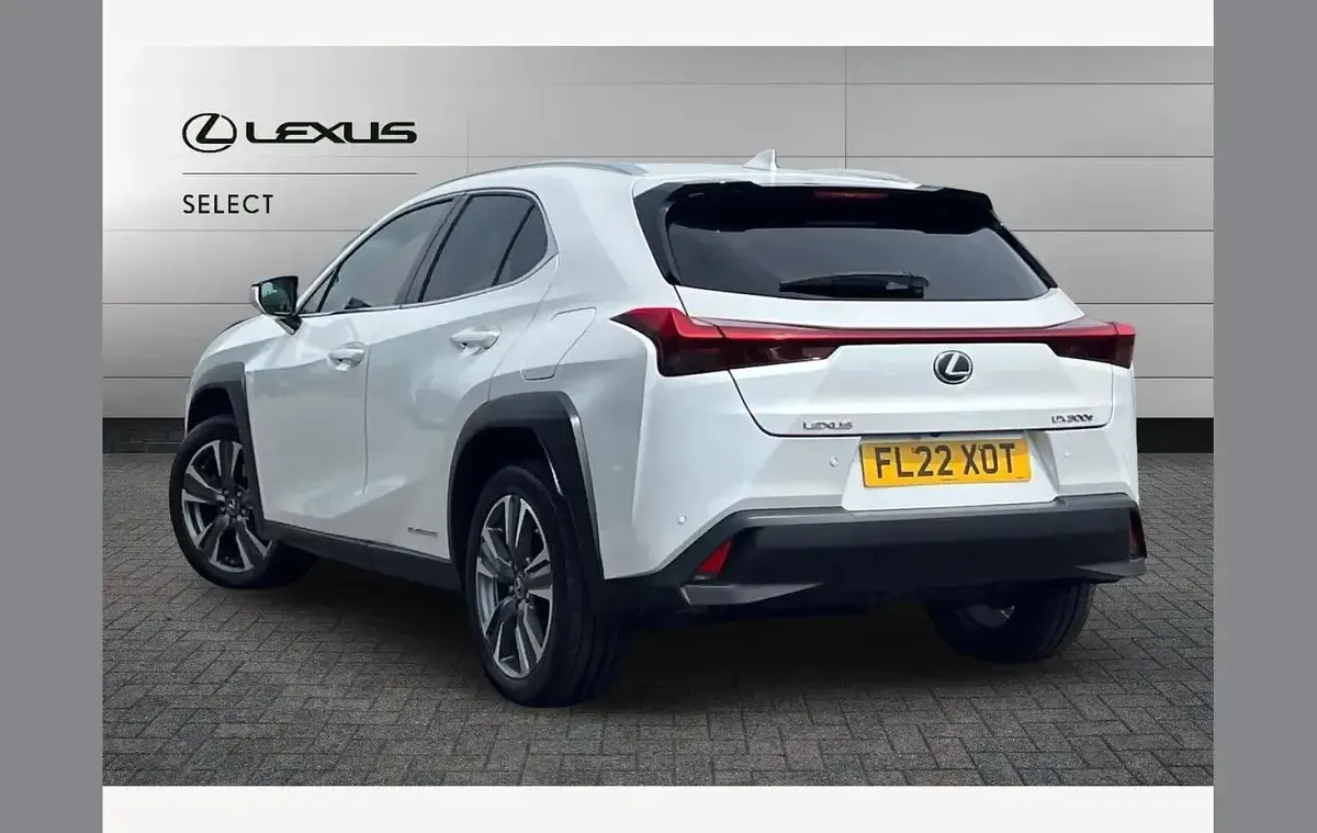 Used Lexus UX 300e 150 kW (204 HP) 2022 White SUV