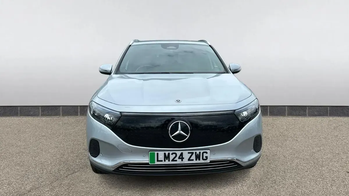 Begagnad Mercedes EQA250+ Night 139 kW (190 HK) 2024 Silver SUV