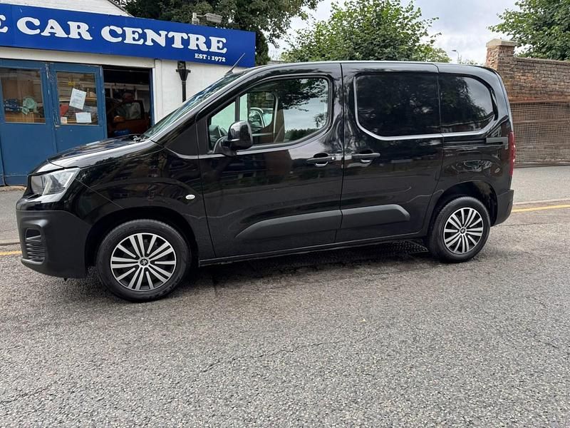 Black Used 2022 Peugeot Partner MPV | £8,500 (Fair price) - Image 1/4