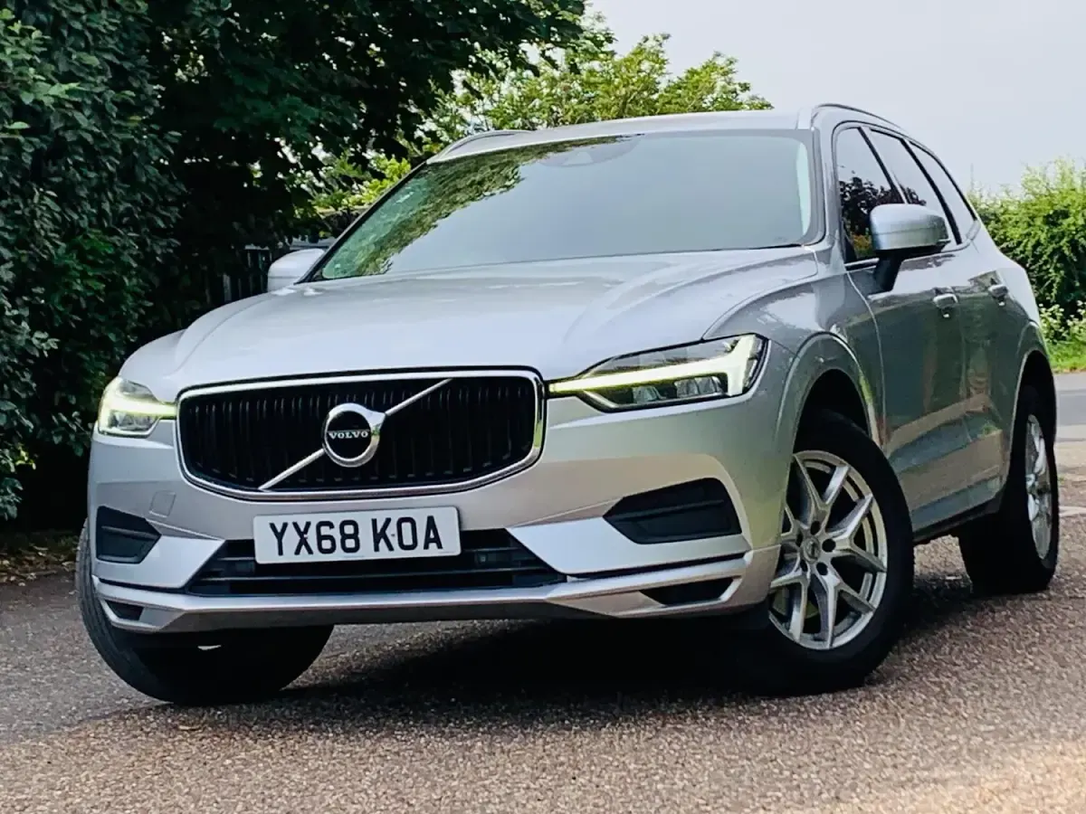 Used Volvo XC60 Momentum 2018 Silver SUV