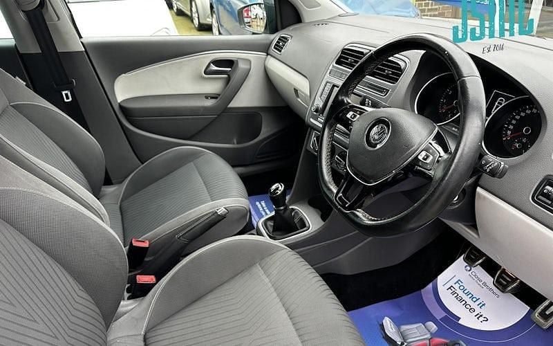 Used VW Polo Design 75 HP (55 kW) 2015 White Hatchback