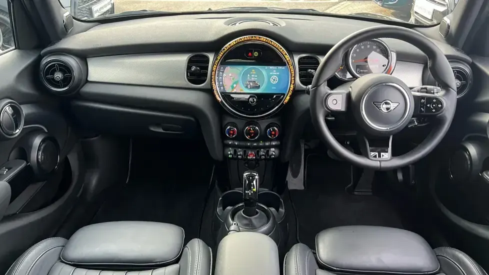 Usado Mini Cooper Exclusive 134 HP (98 kW) 2022 Preto Citadino
