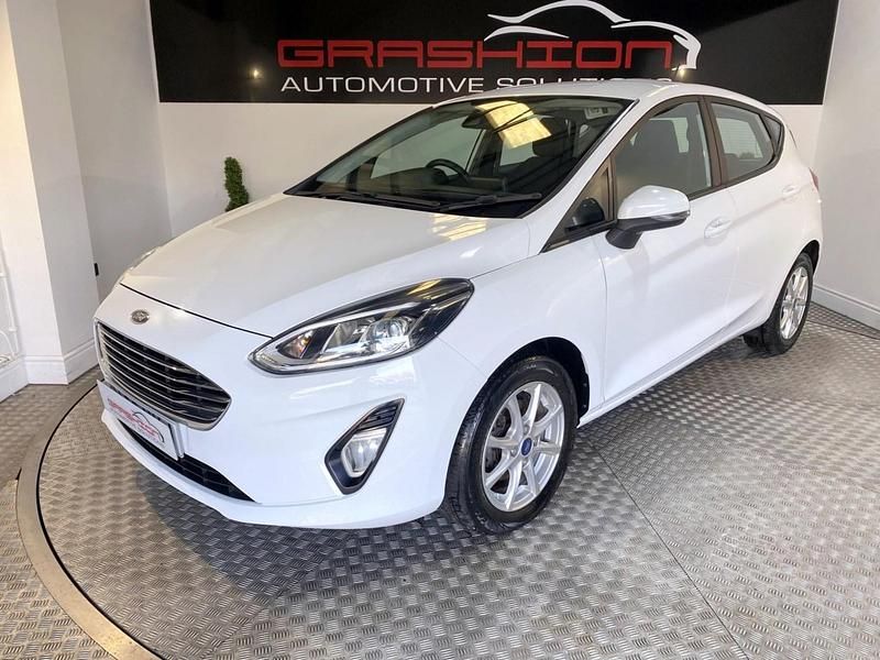 Used Ford Fiesta Zetec 100 HP (73 kW) 2019 White Hatchback