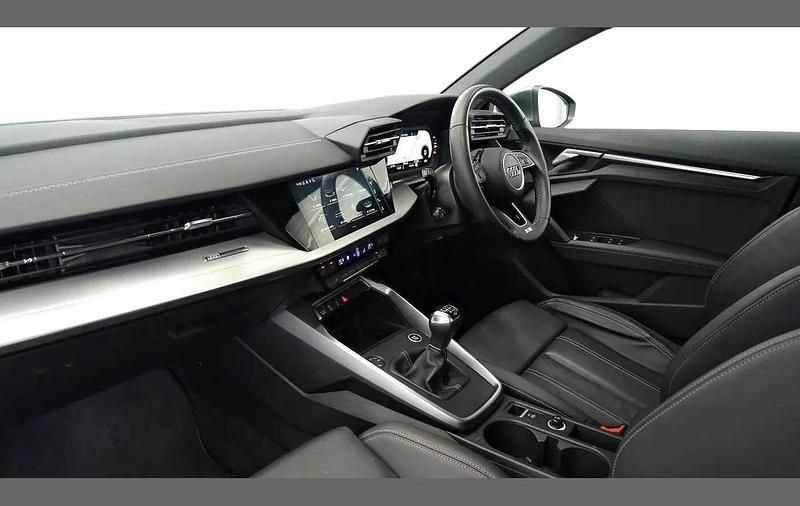 Używany Audi A3 S-Line 108 KM (79 kW) 2024 Szary Hatchback