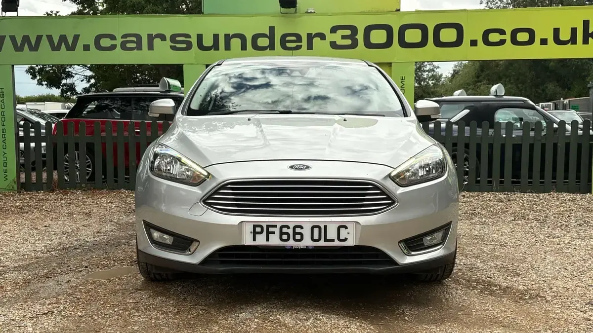 Used Ford Focus Titanium 125 HP (91 kW) 2016 Silver Hatchback