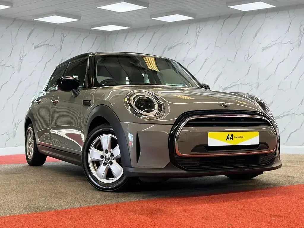 Begagnad Mini Cooper Classic 136 HK (100 kW) 2022 Grå Halvkombi