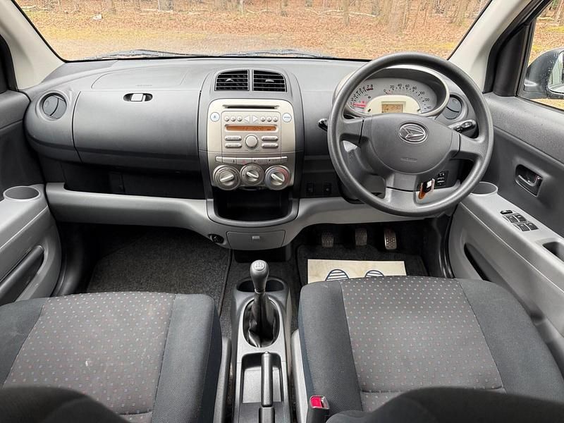 Used Daihatsu Sirion 69 HP (50 kW) 2009 Silver Hatchback