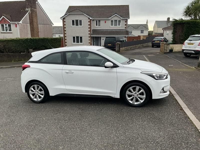 Used Hyundai i20 SE 2015 White Coupe