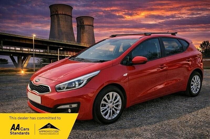 Used Kia Ceed 89 HP (65 kW) 2014 Red Hatchback