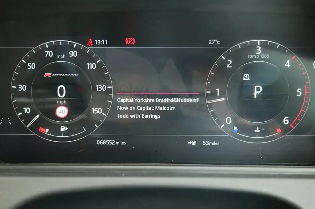 Used Land Rover Range Rover Velar HSE Dynamic 240 HP (176 kW) 2019 Red SUV