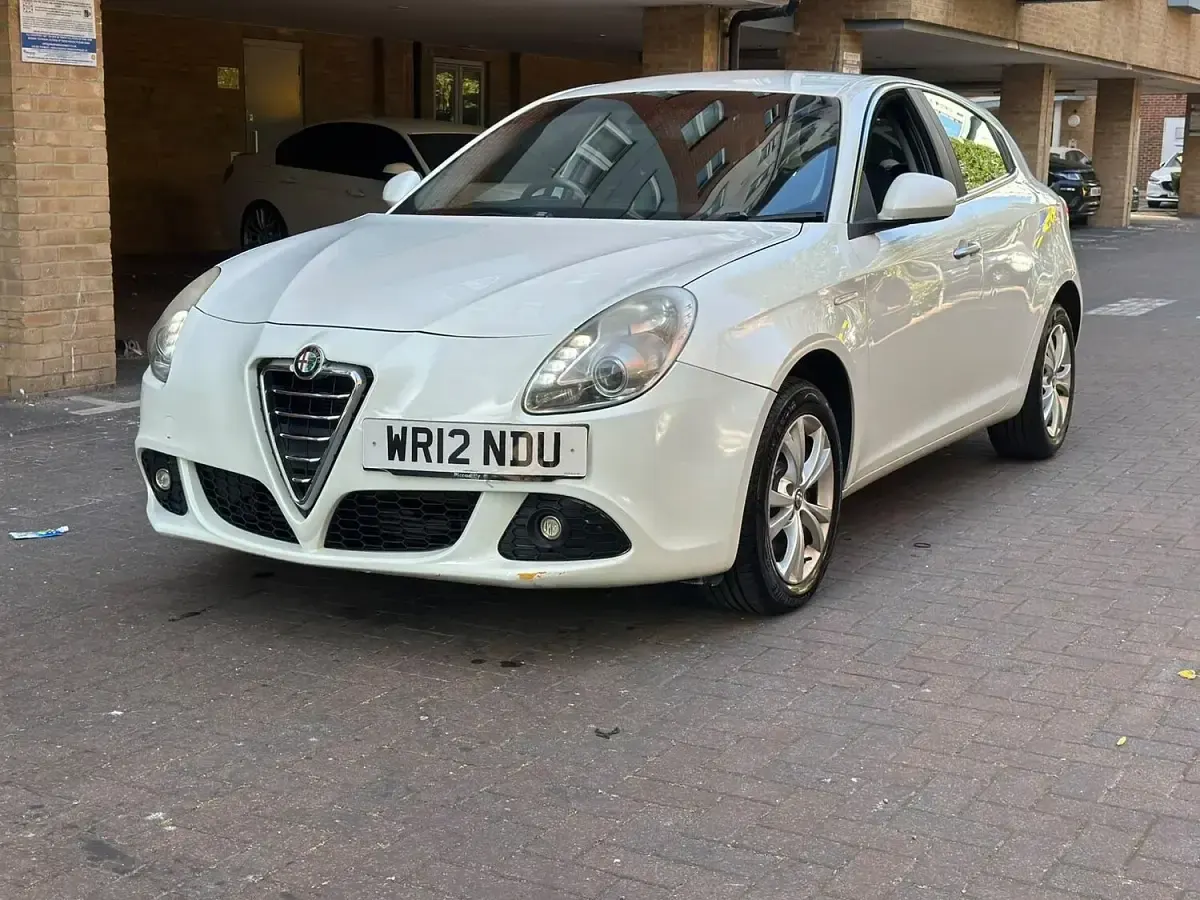 Used Alfa Romeo Giulietta Lusso 170 HP (125 kW) 2012 White Hatchback