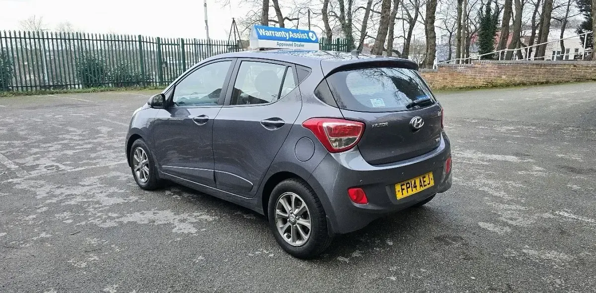 Usado Hyundai i10 Premium 2014 Gris Utilitario