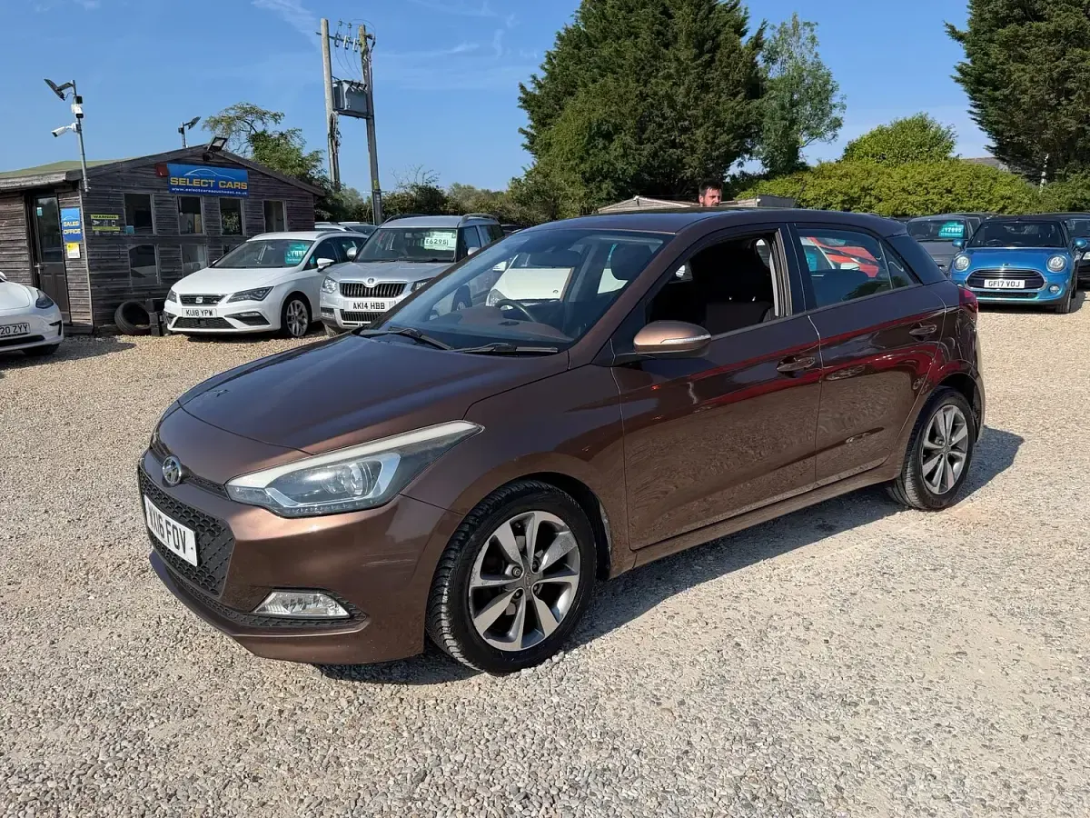 Used Hyundai i20 SE 100 HP (73 kW) 2016 Brown Hatchback