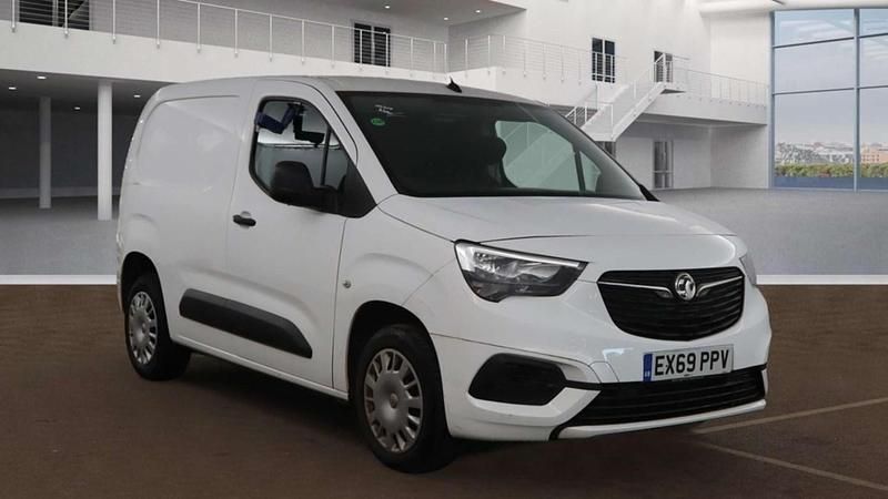 White Used 2020 Vauxhall Combo Sportive MPV | £5,700 (Good price) - Image 1/4