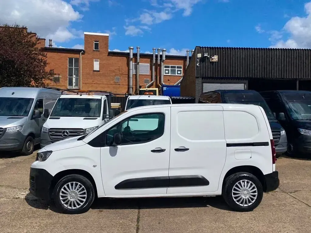 Used Peugeot Partner 100 HP (73 kW) 2021 White MPV