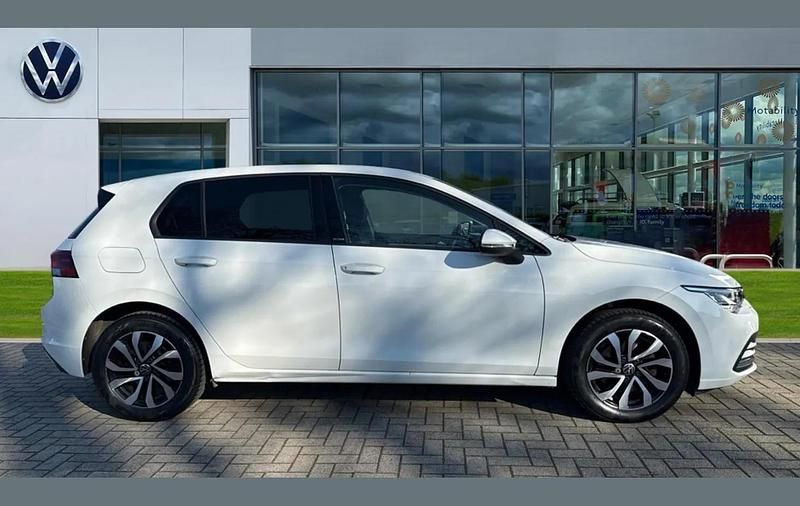 Used VW Golf VIII Active 110 HP (80 kW) 2022 Pure white Hatchback