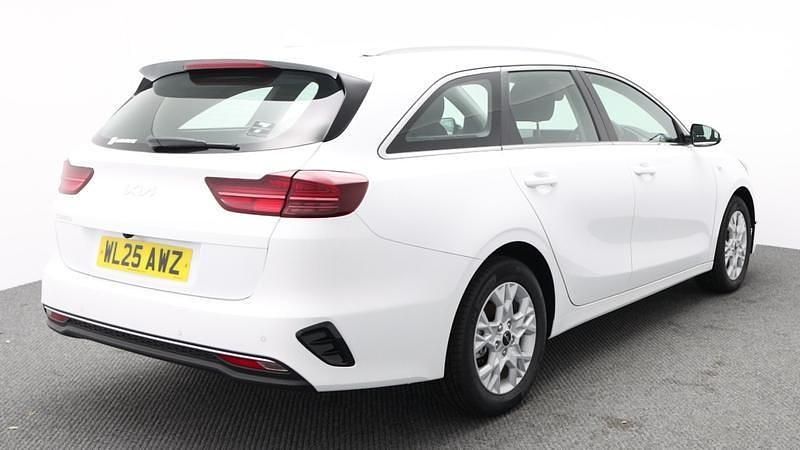 New Kia Ceed 138 HP (101 kW) 2025 Fusion white Hatchback