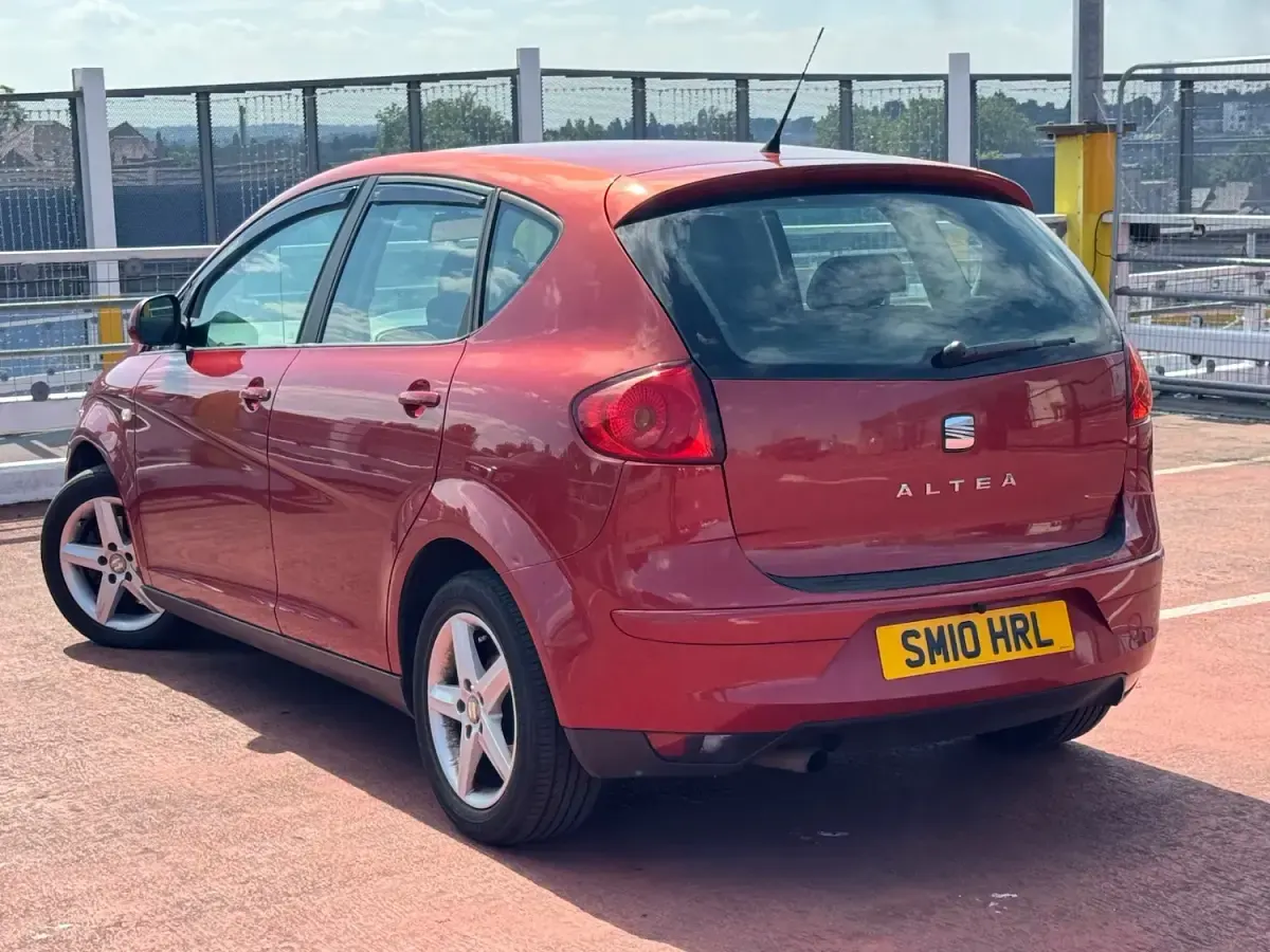 Used Seat Altea 90 HP (66 kW) 2010 Red MPV