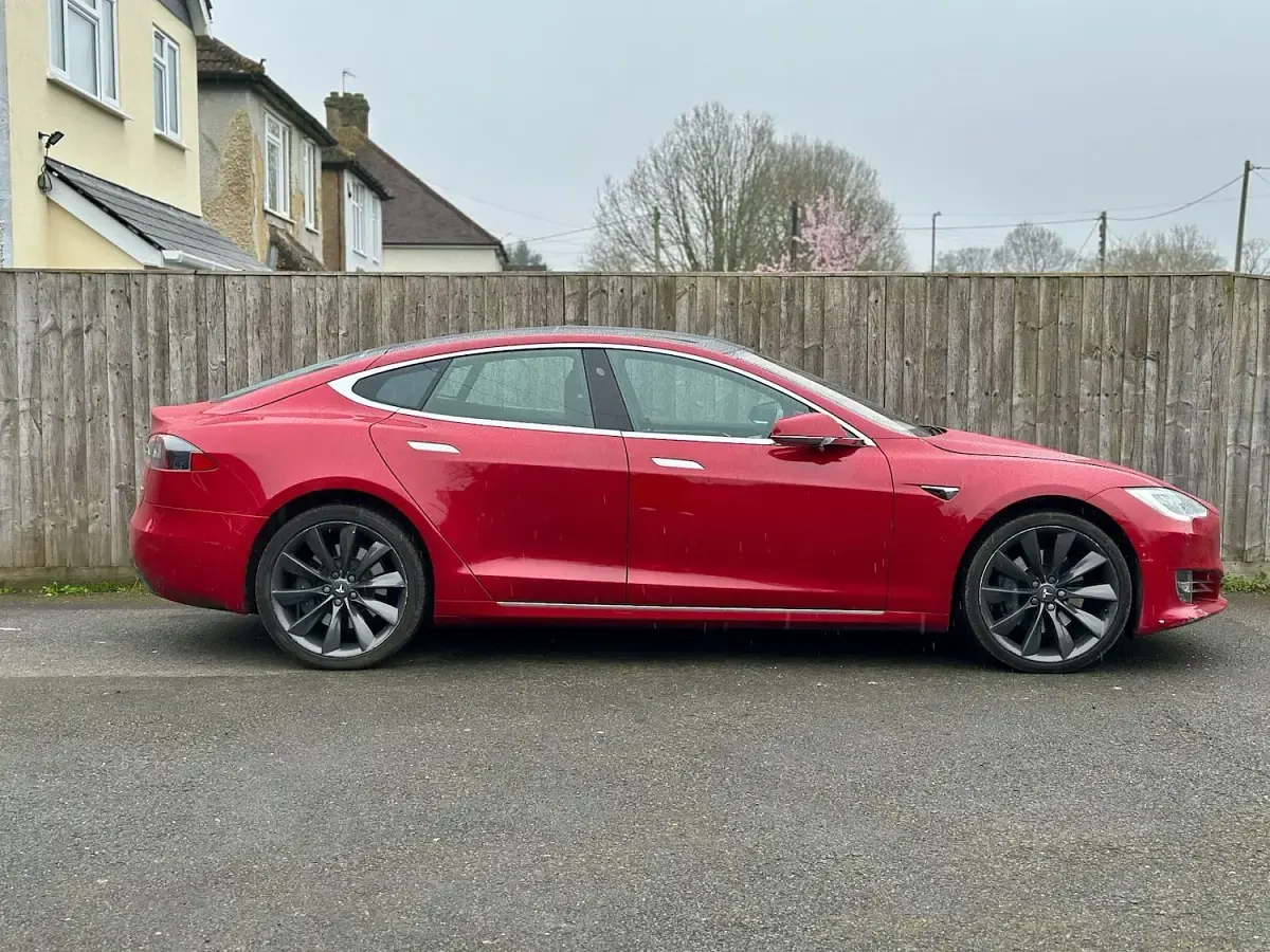 Used Tesla Model S 311 kW (423 HP) 2017 Red Hatchback