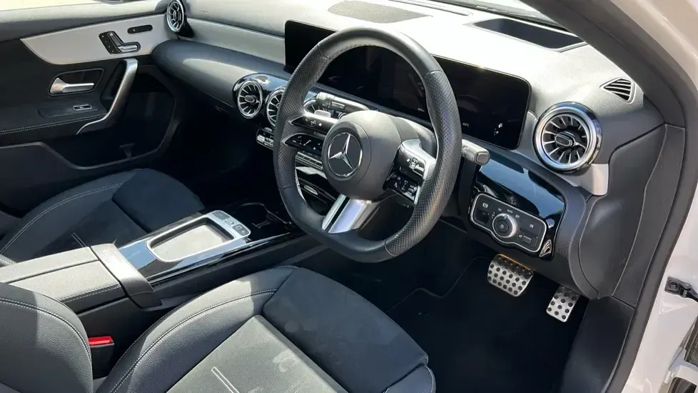 Used Mercedes A180 AMG Line Premium Plus 136 HP (100 kW) 2025 White