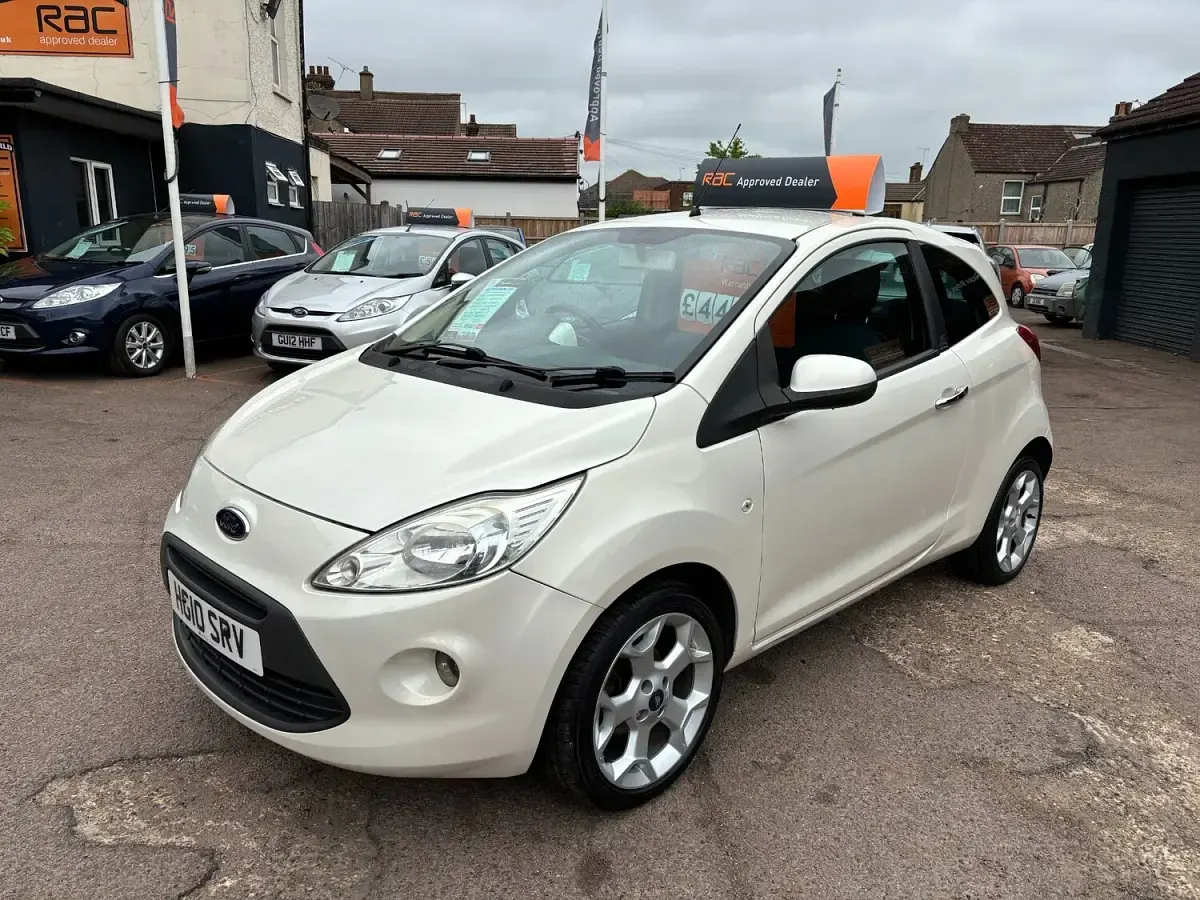 Used Ford Ka Titanium 69 HP (50 kW) 2010 White Hatchback
