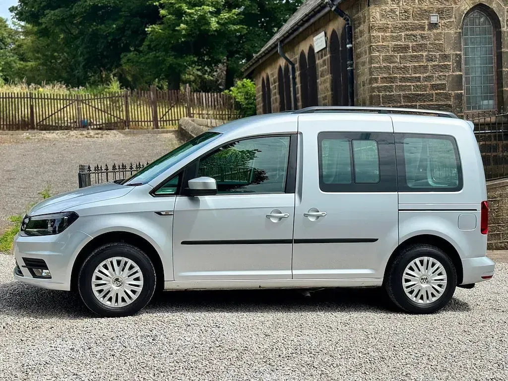 Used VW Caddy Life 100 HP (73 kW) 2021 Silver MPV