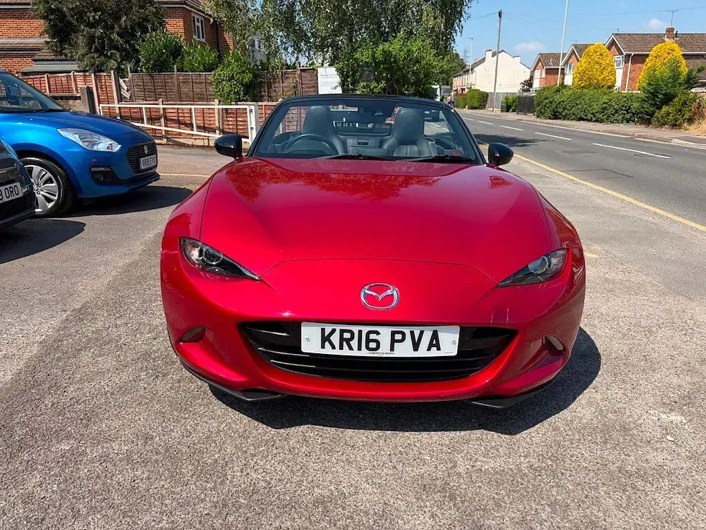 Used Mazda MX5 Inclusive 131 HP (96 kW) 2016 Red Cabriolet