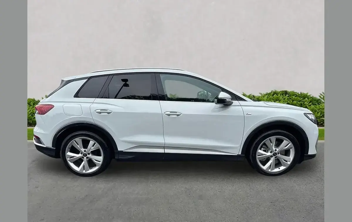 Nouă Audi Q4 e-tron S-Line 206 kW (281 CP) 2025 Other SUV
