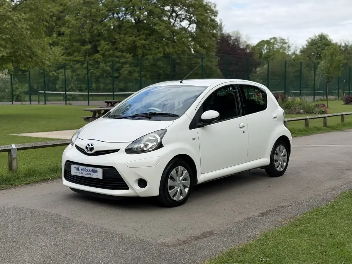 Used Toyota Aygo 2014 White Hatchback