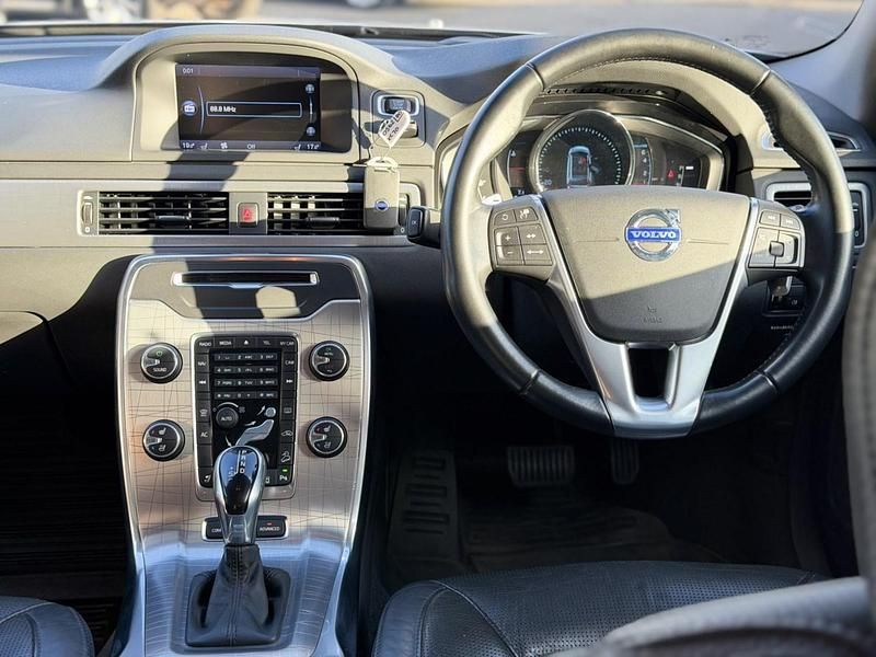 Usado Volvo XC70 SE Lux 304 HP (223 kW) 2014 Carrinha