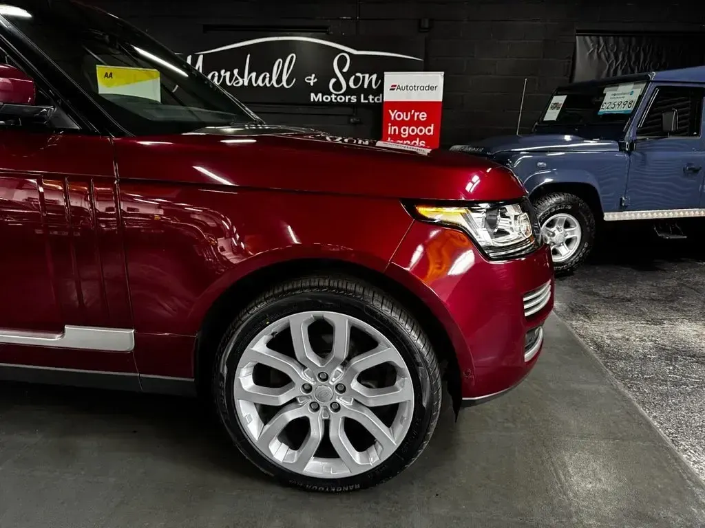 Used Land Rover Range Rover Vogue SE 306 HP (225 kW) 2018 Red SUV
