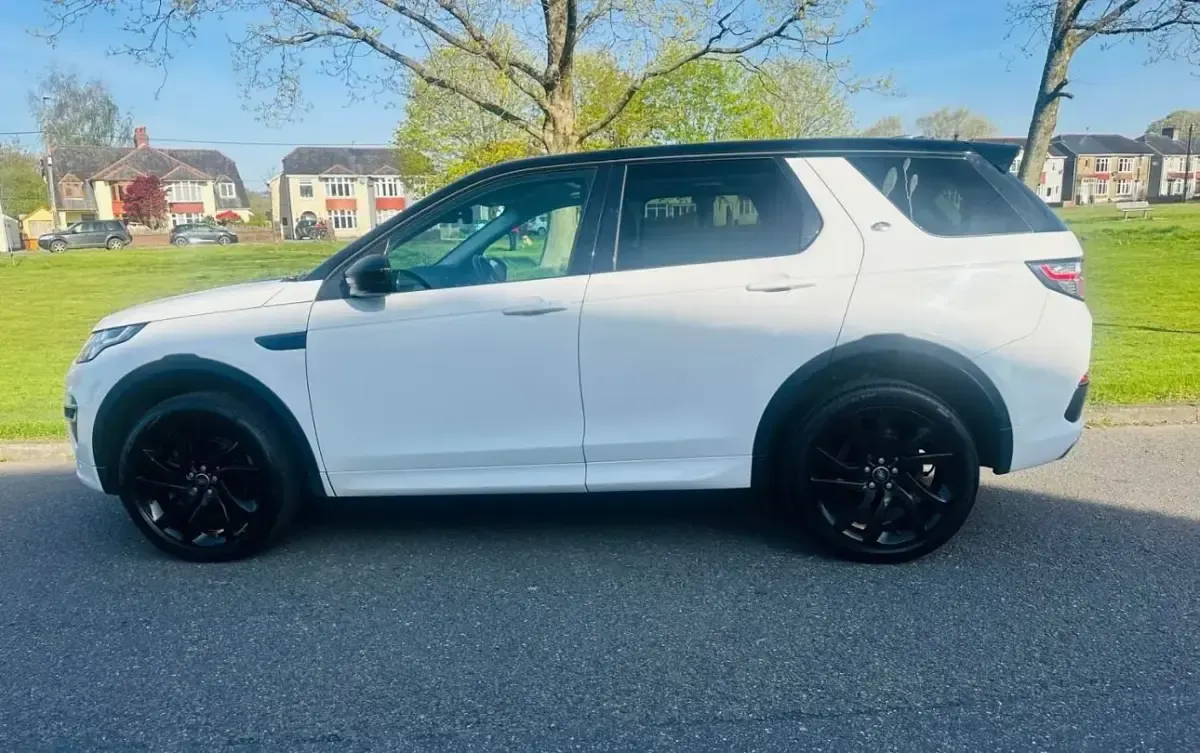 Used Land Rover Discovery 5 HSE Dynamic 2018 White SUV